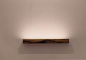 چراغ دیواری با زاویه تابش مستقیم و نور متمرکز به سمت بالا